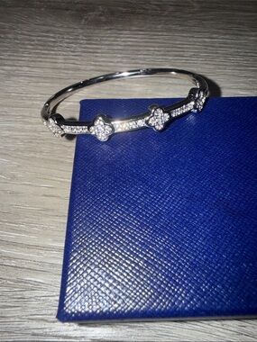 Gorgeous Fashion Silver Rhinestone Crystal Clover Bangle Bracelet